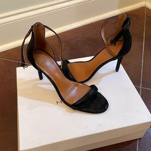 Halston-that’s it. That’s the name.